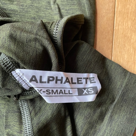 Alphalete Amplify crop top in Evergreen - Picture 4 of 4